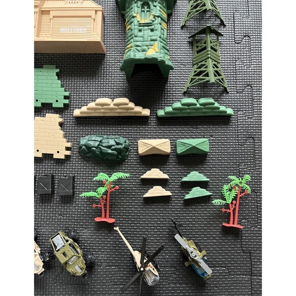 3 otters 120PCS Army Men Military Set, Army Men Toy Soldiers Military Figures - Picture 5 of 8